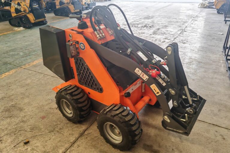 Chinese mini steer skid loader on display at the manufacturer factory (6)